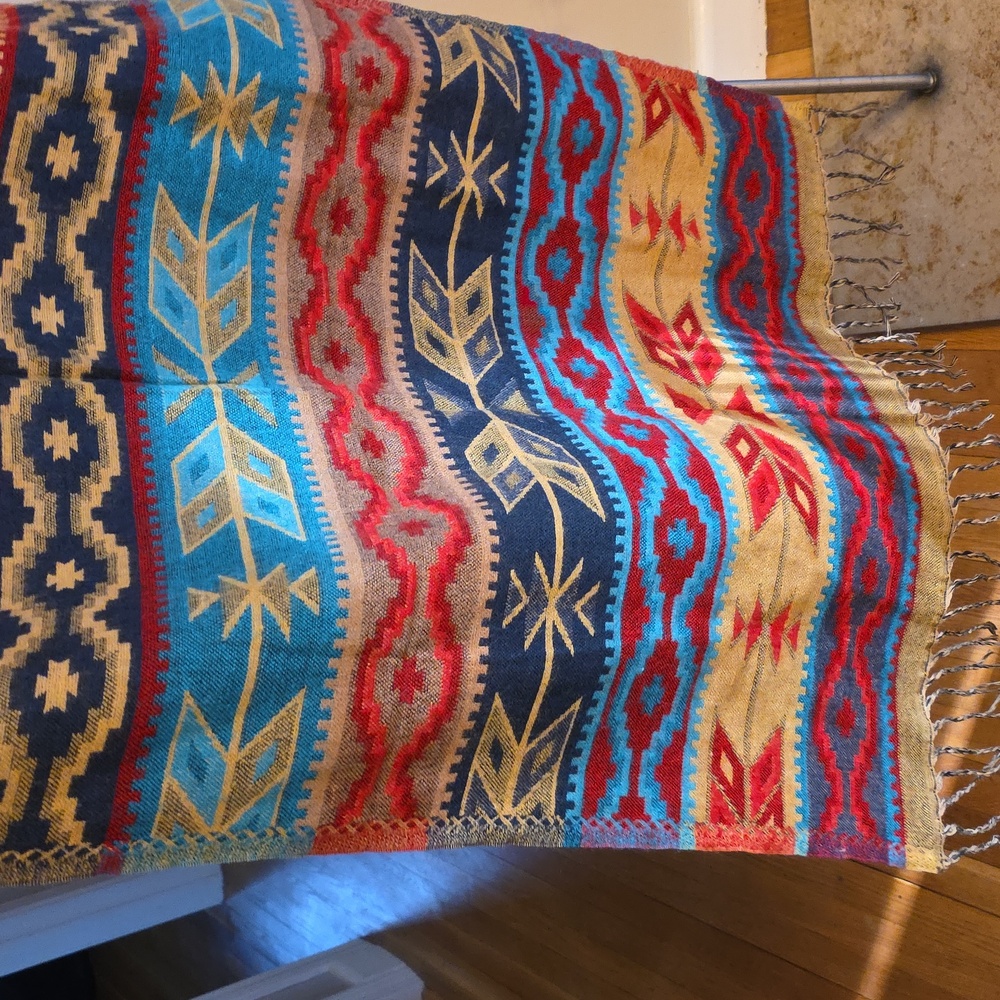 Aztec Patterned Shawl/Wrap - Picture 6 of 8